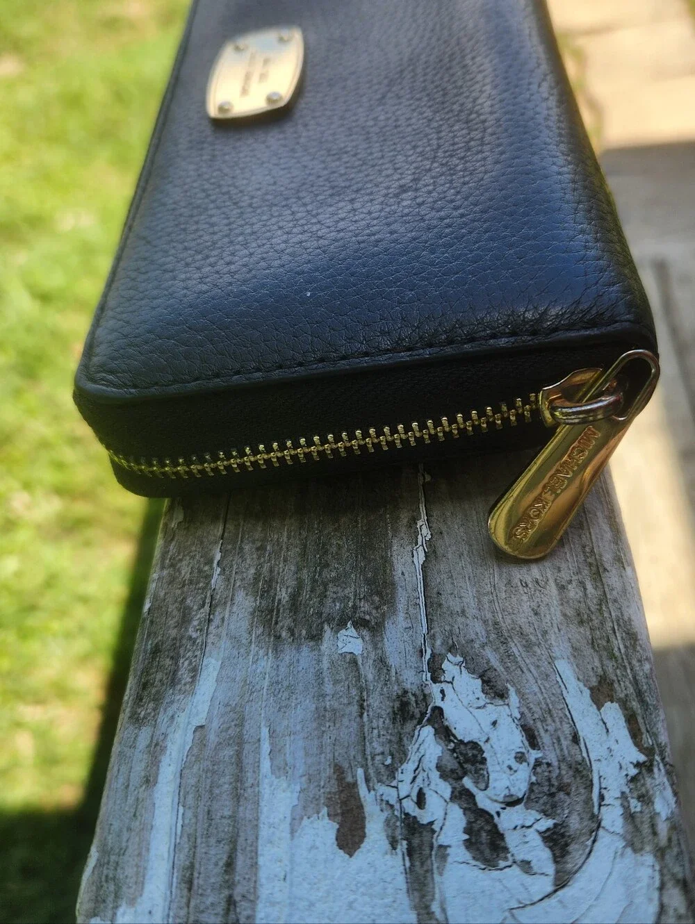 Michael Kors Jet Set Continental Wallet made of black pebbled leather EUC